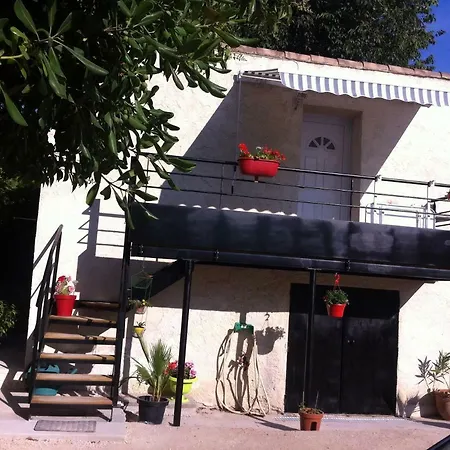 Proche Apartment *